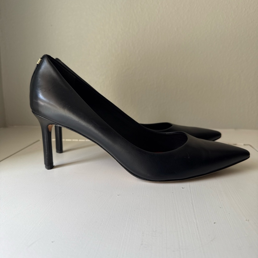 Diane Von Furstenberg Pointed Toe Leather Elegant Black Women's Low Heel Pumps